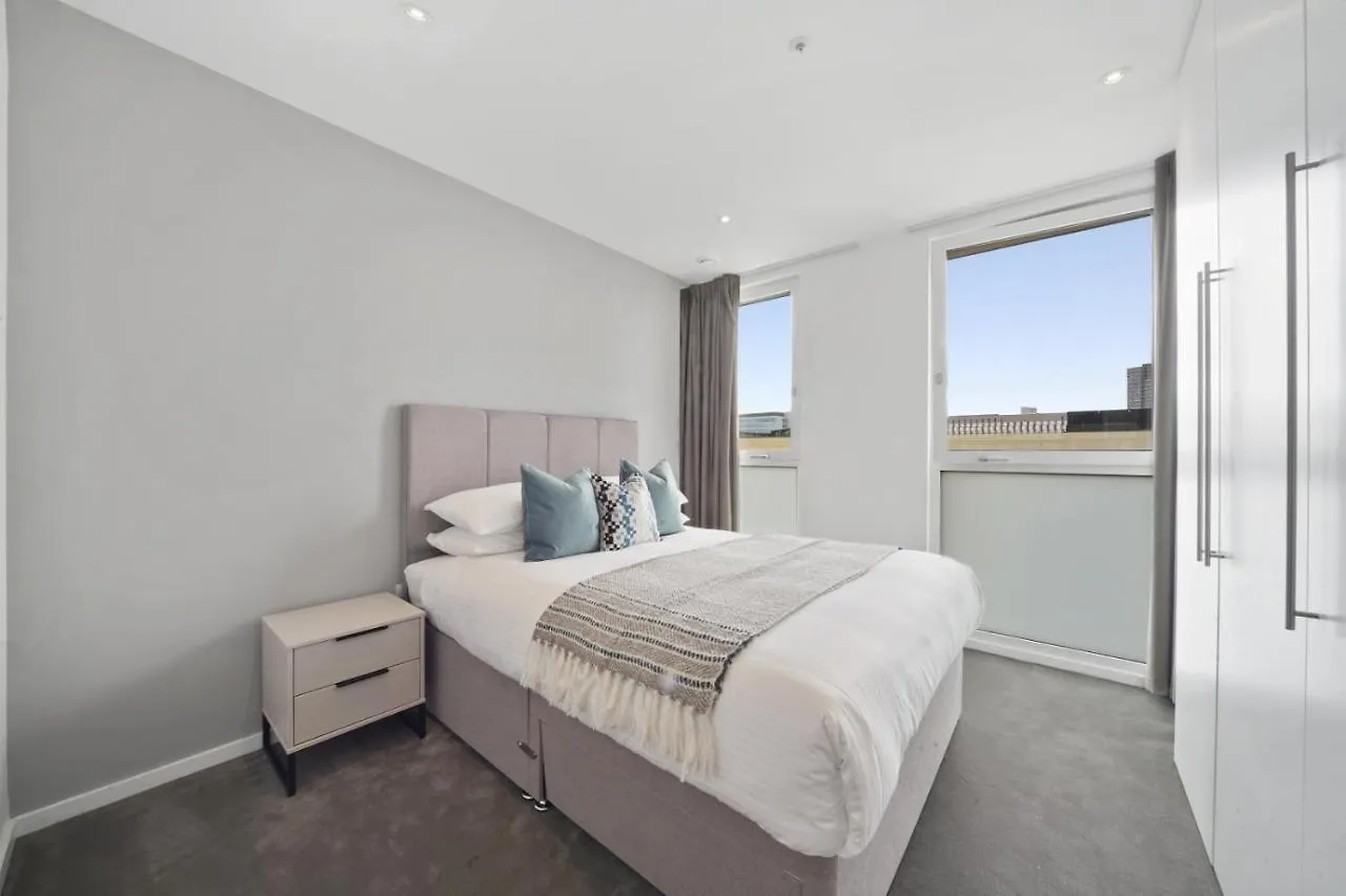 Westfields Best 2 Bedroom Apartment London 0*,